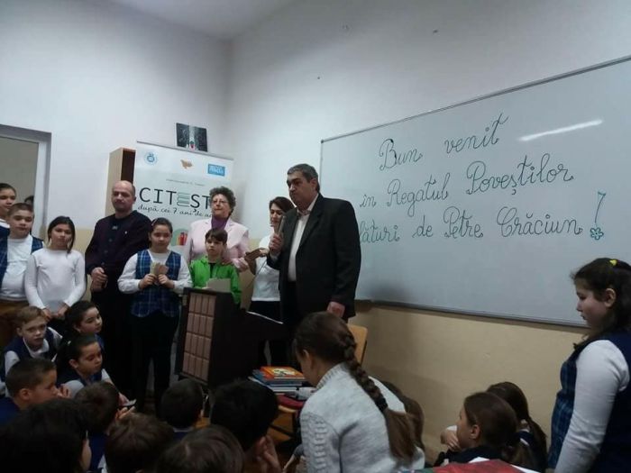 Scriitorul Petre Craciun se intalneste cu elevii de la Scoala Gimnaziala nr. 25 Timisoara